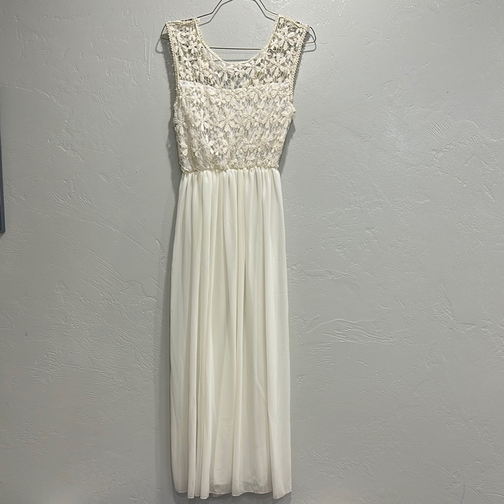 NWT Elegant Cream Lace Maxi Dress